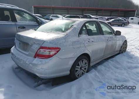 2009 Mercedes-Benz C 300 Sport 4Matic z USA, uszkodzony, nr VIN WDDGF81X59R058952